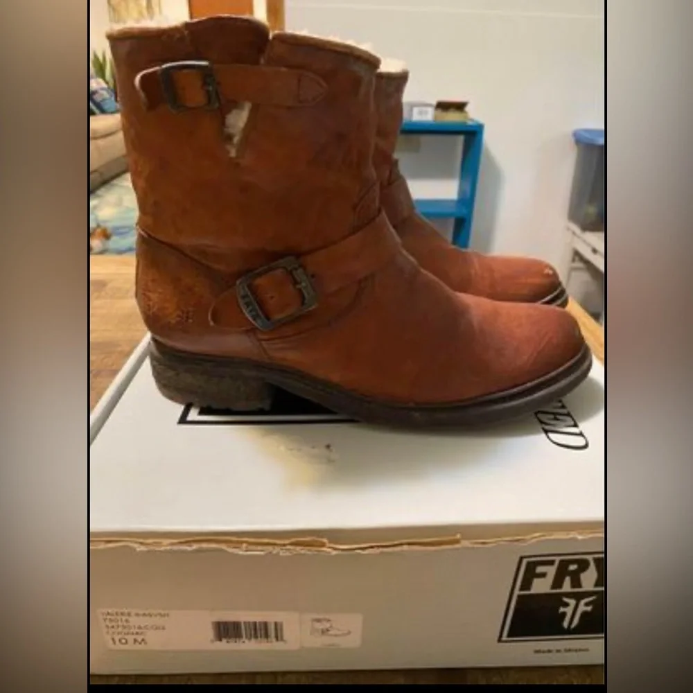 Frye Valerie Cognac lined boots. size 10 pre-owned - Picture 3 of 3